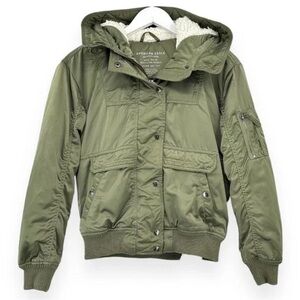 American Eagle Outfitters Super warm and cozy. Size Medium. Army Green